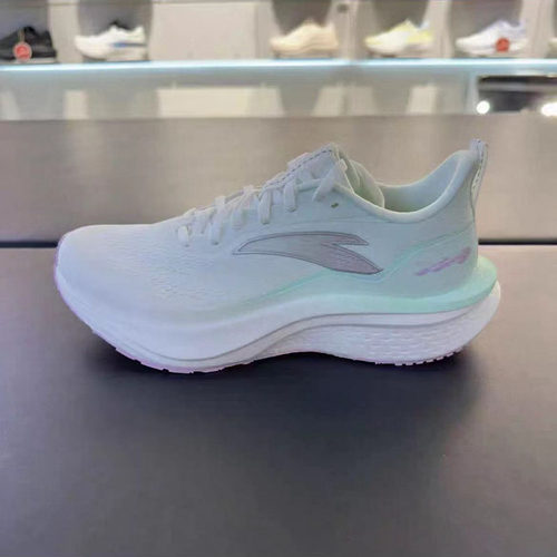 安踏马赫6代SE防滑耐磨运动跑鞋