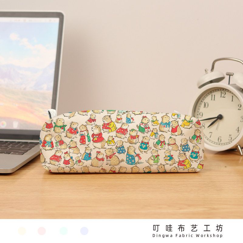 叮哇高颜值卡皮巴拉笔袋