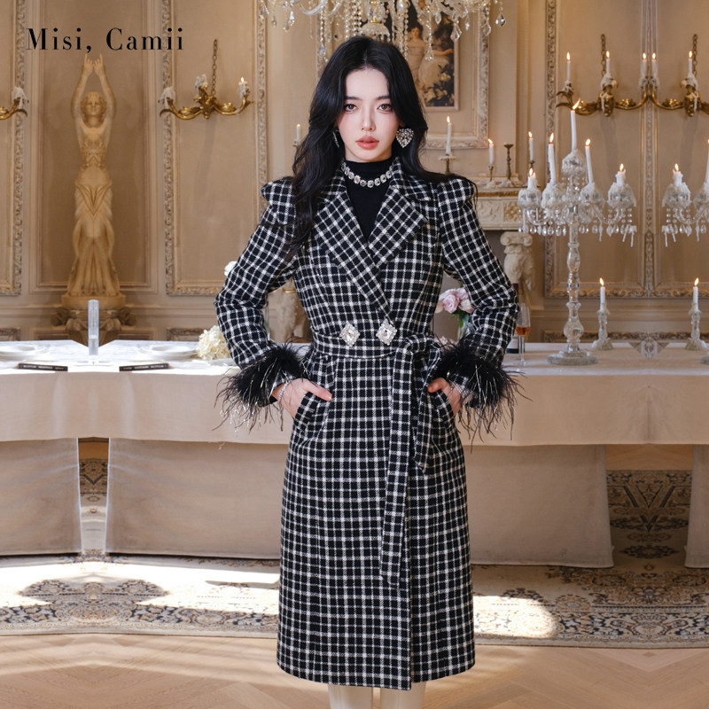 Misi.Camii2024秋冬新款女装羽毛袖方钻格子长款大衣外套时尚穿搭