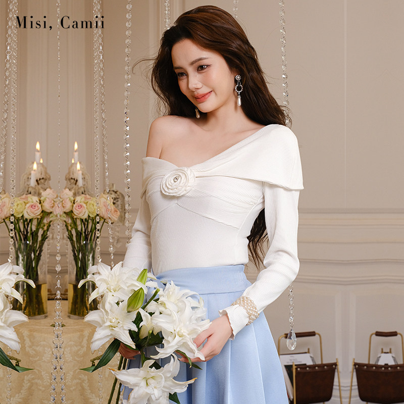 Misi.Camii花朵不对称领针织上衣