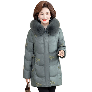 雅鹿中老年妈妈洋气冬装羽绒服2026新款刺绣连帽大毛领保暖外套女
