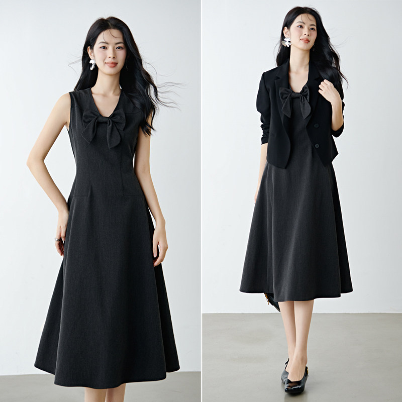 千寻宜2026春季新款优雅轻熟风背心裙V领收腰时尚百搭无袖连衣裙