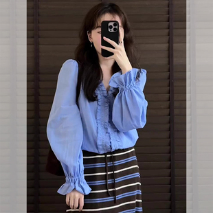 ROUMIKL温柔风蓝色木耳边灯笼袖衬衫女新款早秋法式气质超好看高