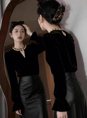 ROUMIKL赫本风黑色圆领镂空喇叭袖丝绒衬衫女秋季新款高端别致单