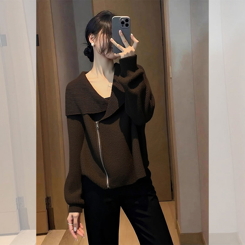 ROUMIKL棕色翻领拉链针织衫女装2025秋冬新款宽松长袖毛衣时尚巨