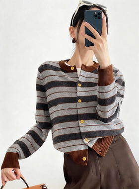 ROUMIKL熟女风棕灰色条纹圆领针织开衫女款秋季新款时尚洋气短款