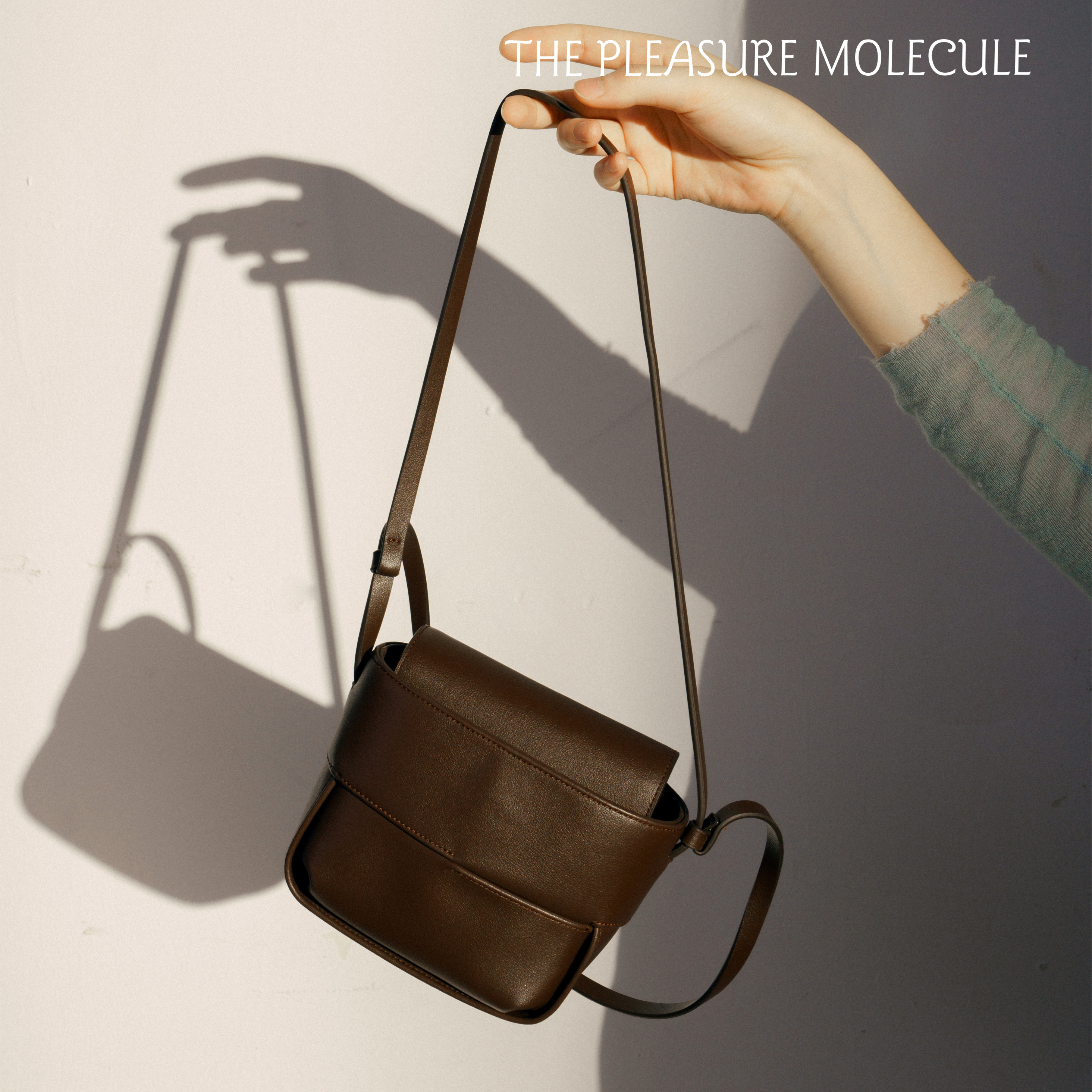 the pleasure molecule新品盒子包牛皮原创设计可调节斜挎单肩包