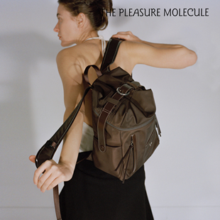 the pleasure molecule新品皮带双肩包电脑轻量感大容量尼龙旅行