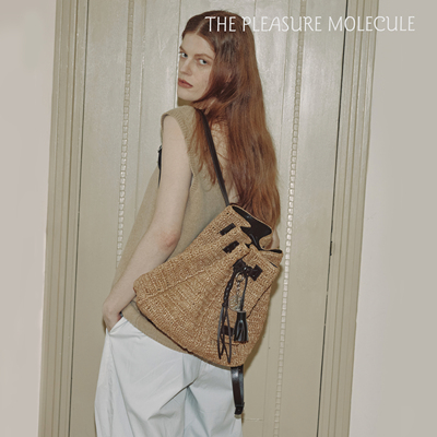 手工草编大容量老钱风双肩包