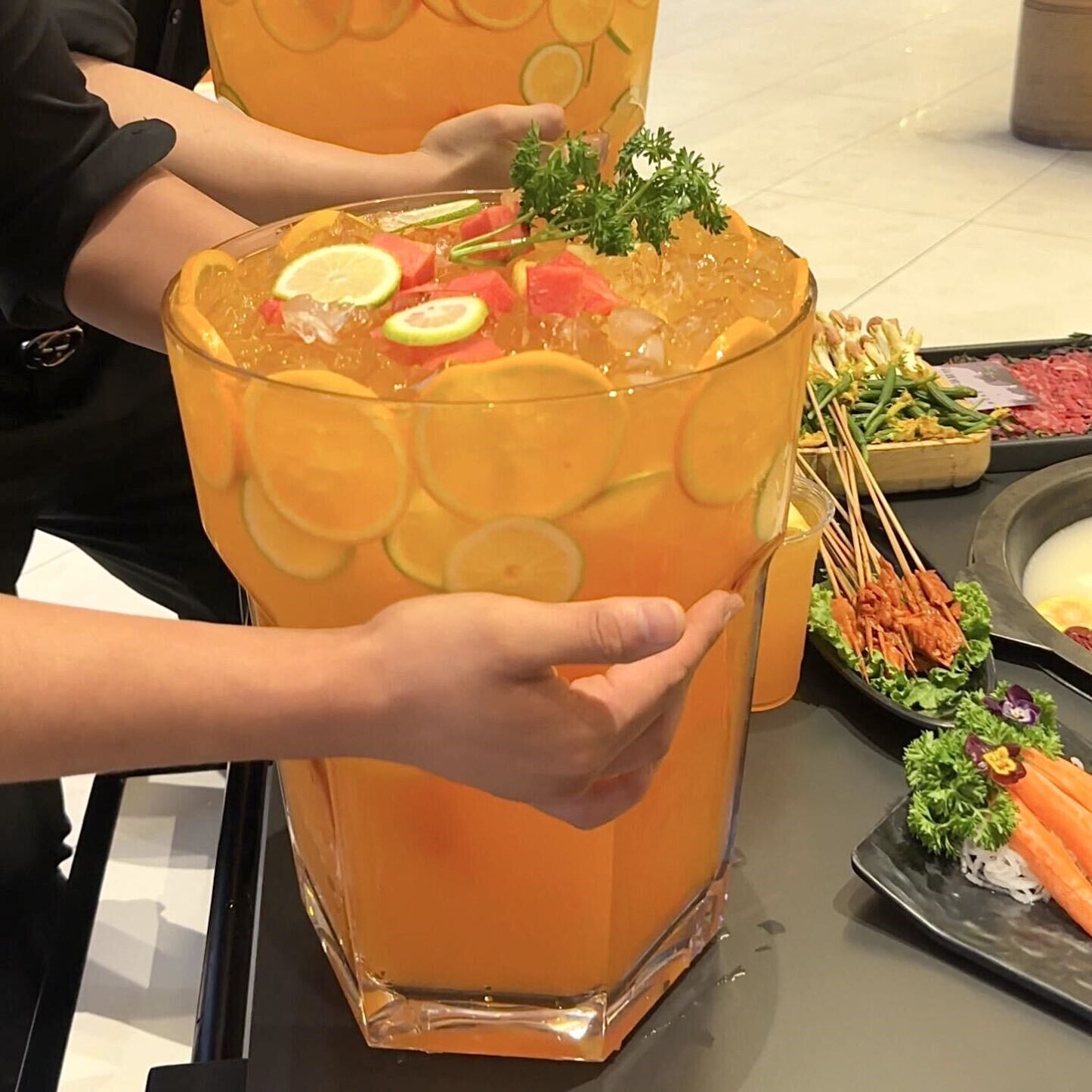 巨无霸酒杯超大玻璃杯特大号4000ml饮料杯酒吧餐厅吨吨桶大果茶杯