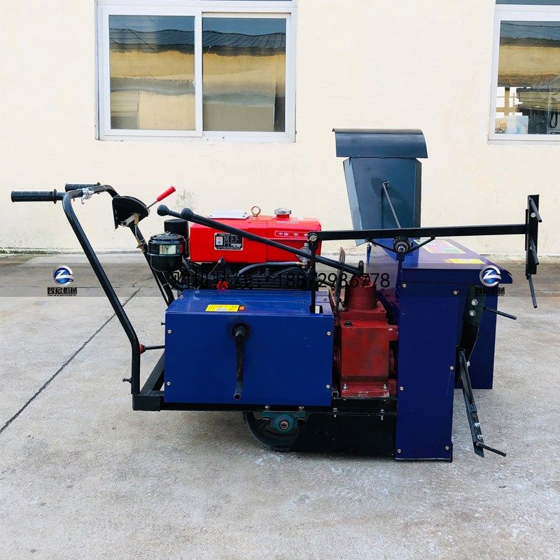 食用菌自走式拌料香菇平菇玉米芯棉籽壳木屑翻堆机柴油汽油搅拌机