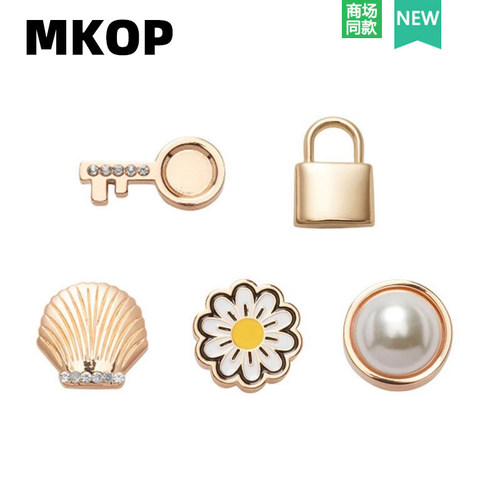 Mkop洞洞鞋配饰金属珍珠钥匙鞋花