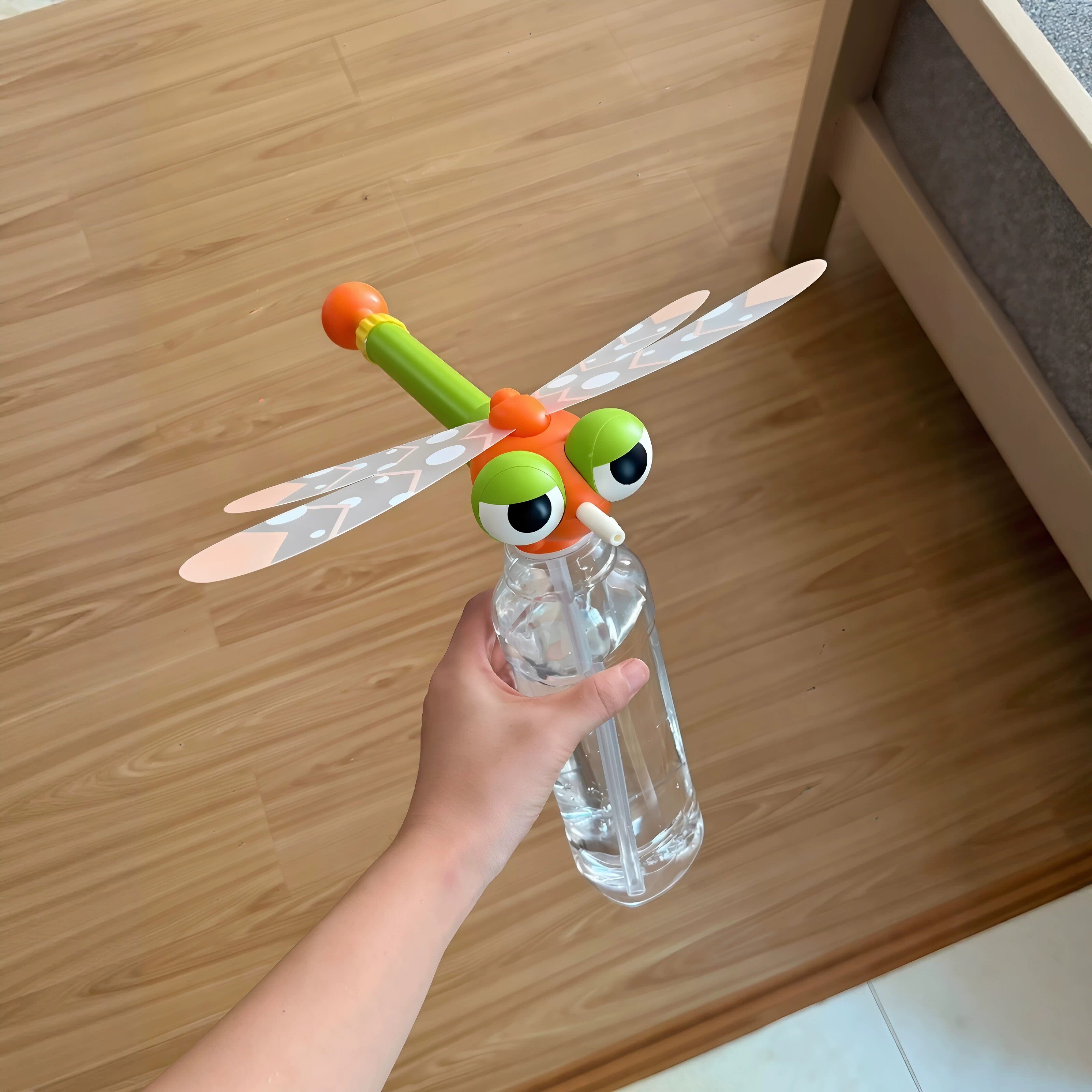 蜻蜓抽拉注水气球水枪打水仗神器