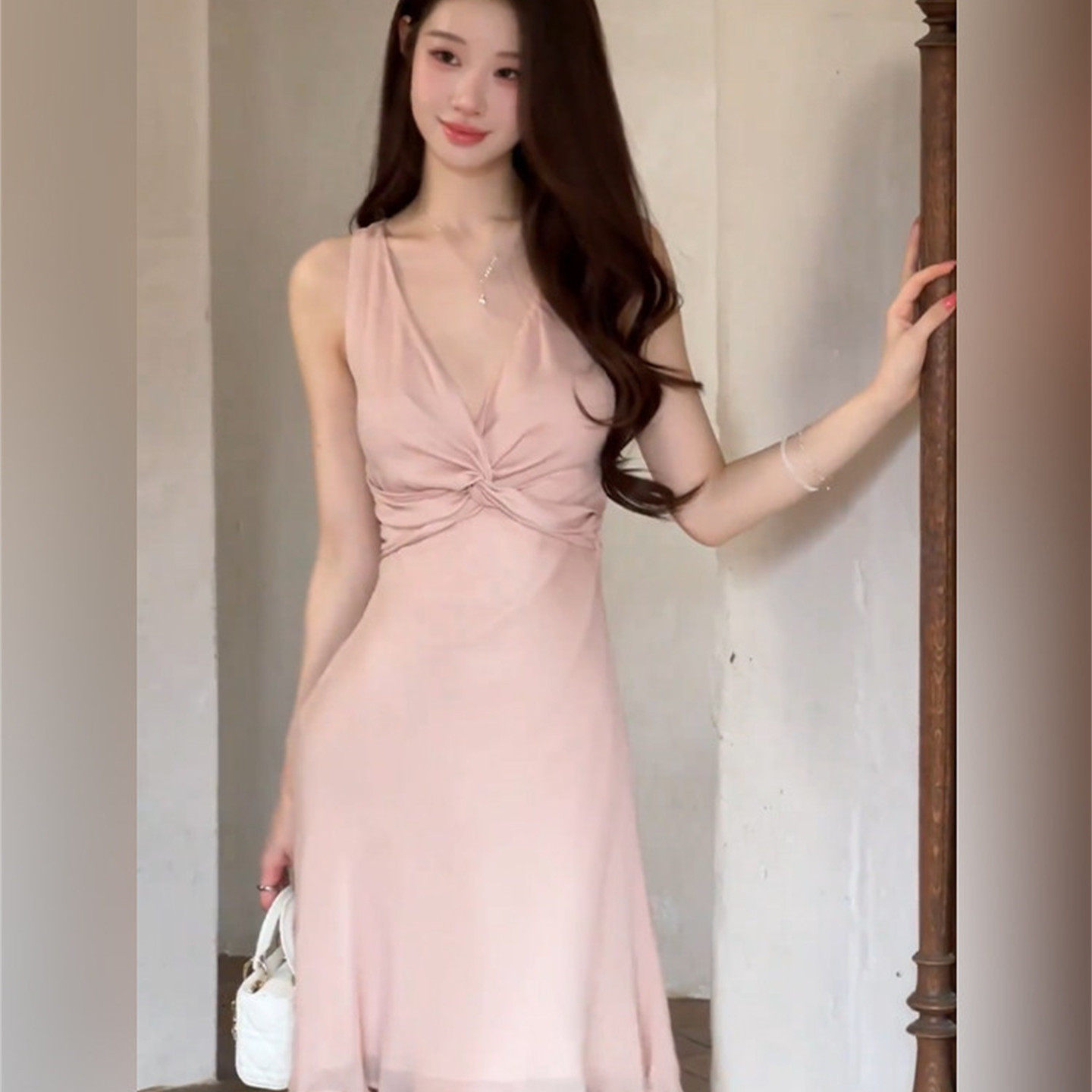 法式纯欲风V领扭结雪纺洋装女夏季甜美无袖修身收腰a字中长裙子