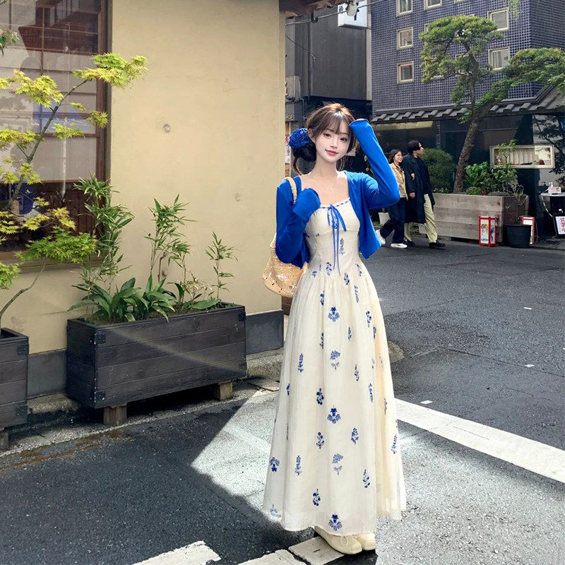 今年流行的漂亮裙子2025新款碎花吊带洋装加开 衫两件式套装女夏