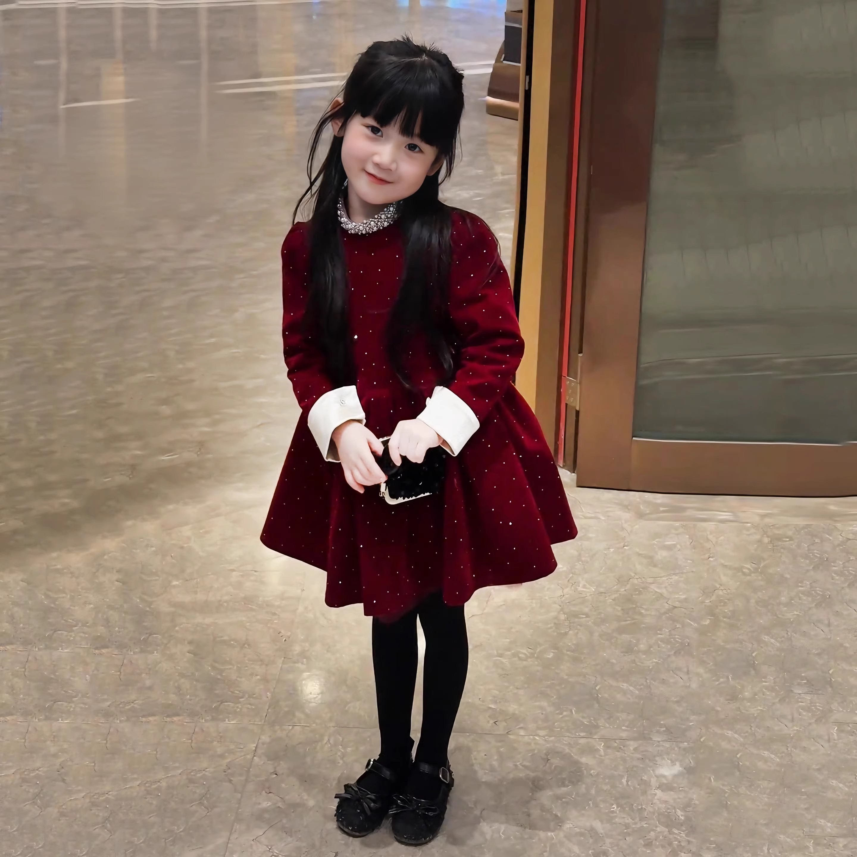 女童亮钻闪闪红色丝绒连衣裙