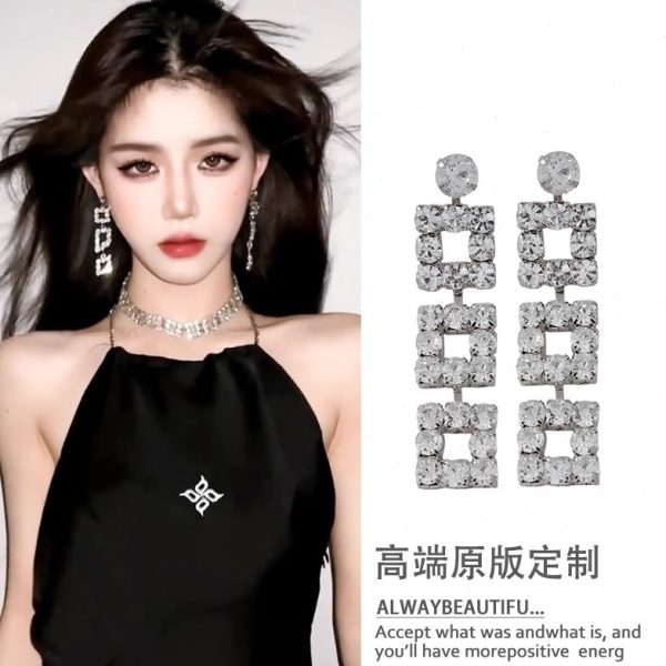 独!闪耳环链条特小方块大名媛众长款千金钻耳钉女高级感耳饰设计