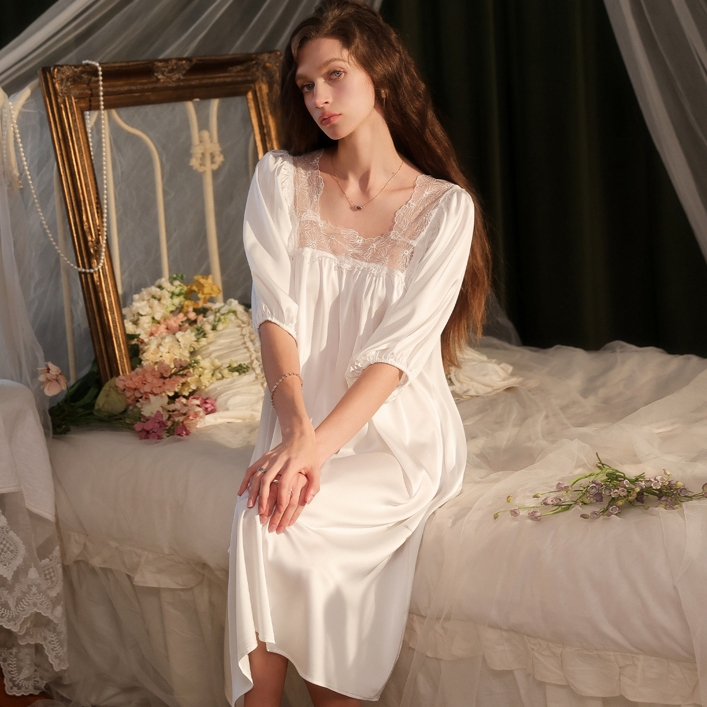 夏何夕性感睡裙女2026甜美蕾丝拼接法式家居服复古灯笼袖宽松睡衣