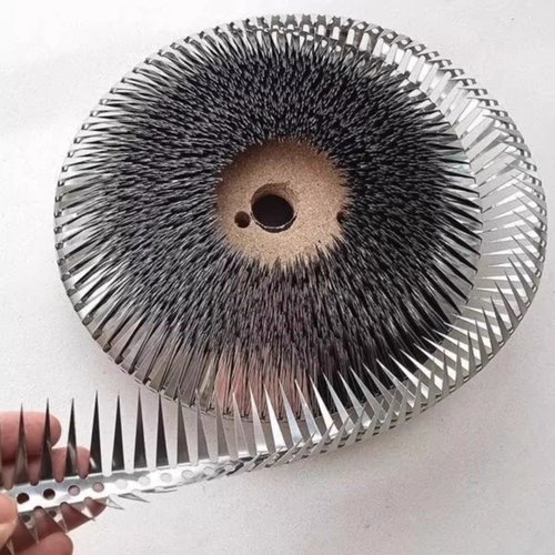 老鼠防爬刺防鼠爬刺防老鼠铁丝网管道防鼠爬防老鼠爬刺防蛇倒刺钉