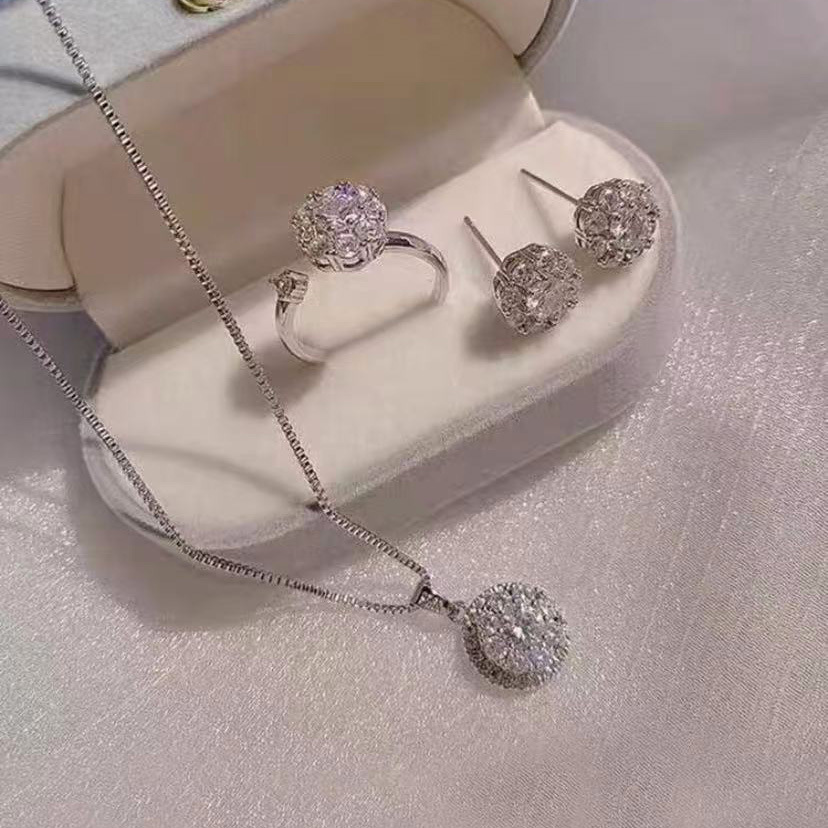 轻奢小众经典款超闪锆石吊坠锁骨链可旋转时来运转项链颈链