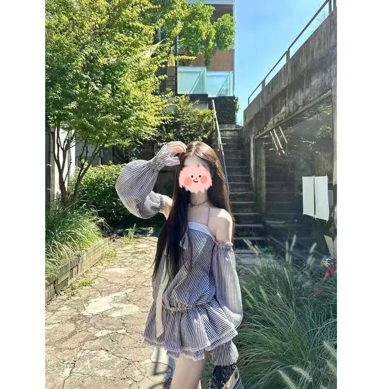甜辣妹露肩初夏复古条纹