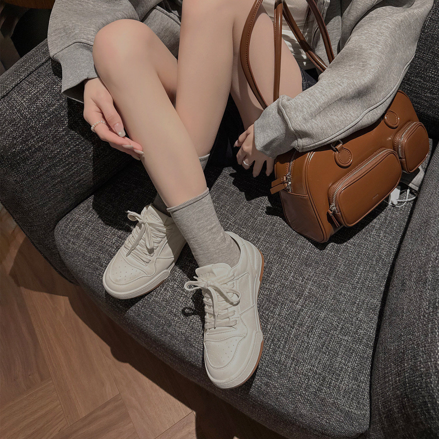 牛皮版~软皮内小白鞋女2026春款厚底休闲板鞋百搭轻便不累脚