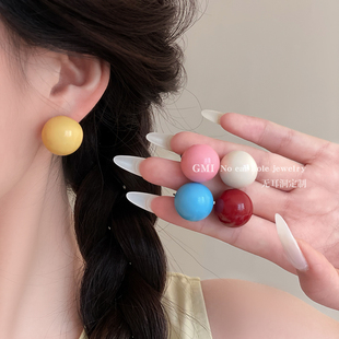多巴胺彩色圆球无耳洞耳夹女生适合冬天的耳环绝美气质蚊香盘耳饰