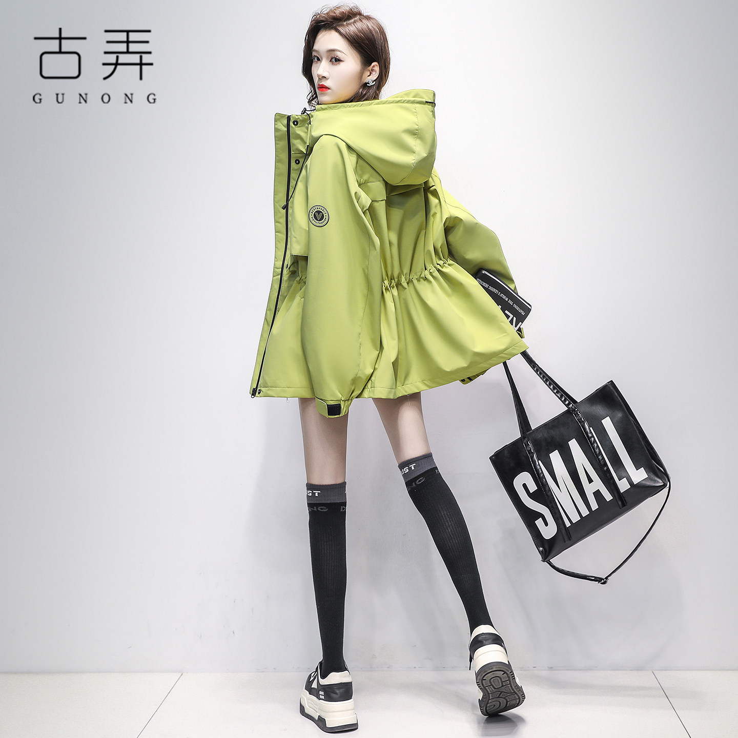 户外抽绳收腰连帽外套女2026春季新款休闲百搭高品质派克服风衣潮