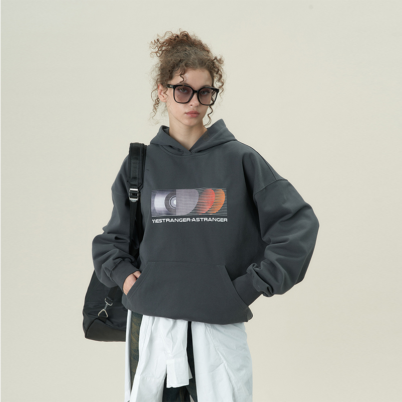 VIBE11E复古磁带印花卫衣