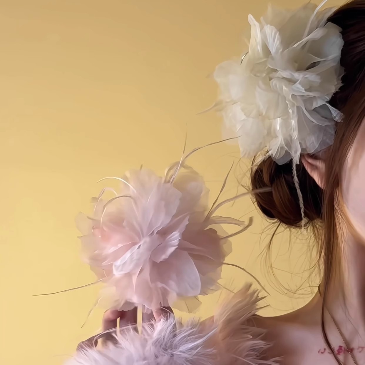 氛围感珍珠羽毛花朵抓夹女