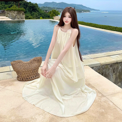 法式挂脖吊带连衣裙女夏季2026新款温柔风气质显瘦海边度假长裙