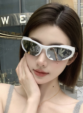 2025新款墨镜女猫眼骑行辣妹y2k登山海边欧美风不规则防晒太阳镜