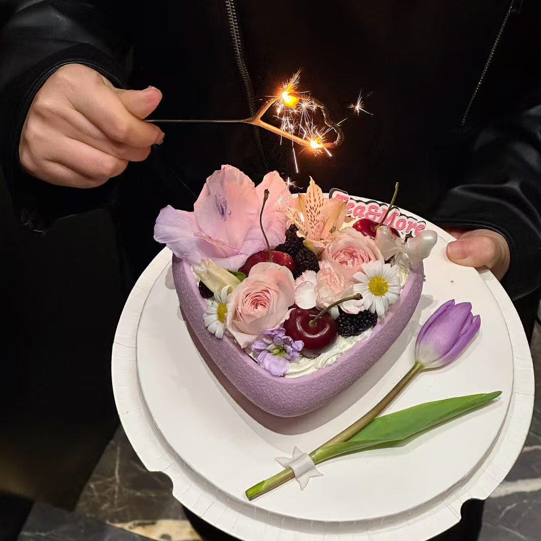 女神节520蛋糕装饰红色爱心巧克力壳莓果之心形空壳成品甜品配件