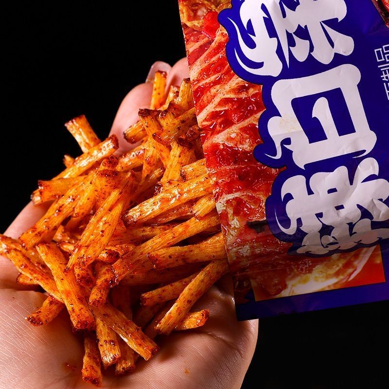 辣白菜辣条8090味辣条怀旧小吃麻辣休闲解馋小零食小时的味道辣棍
