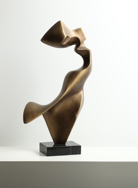 意式极简古铜色凌空飞舞树脂雕塑