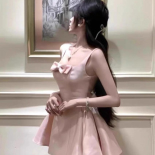 风甜美短裙春季 纯欲新款 收腰显瘦设计感少女风露背结吊带连衣裙女