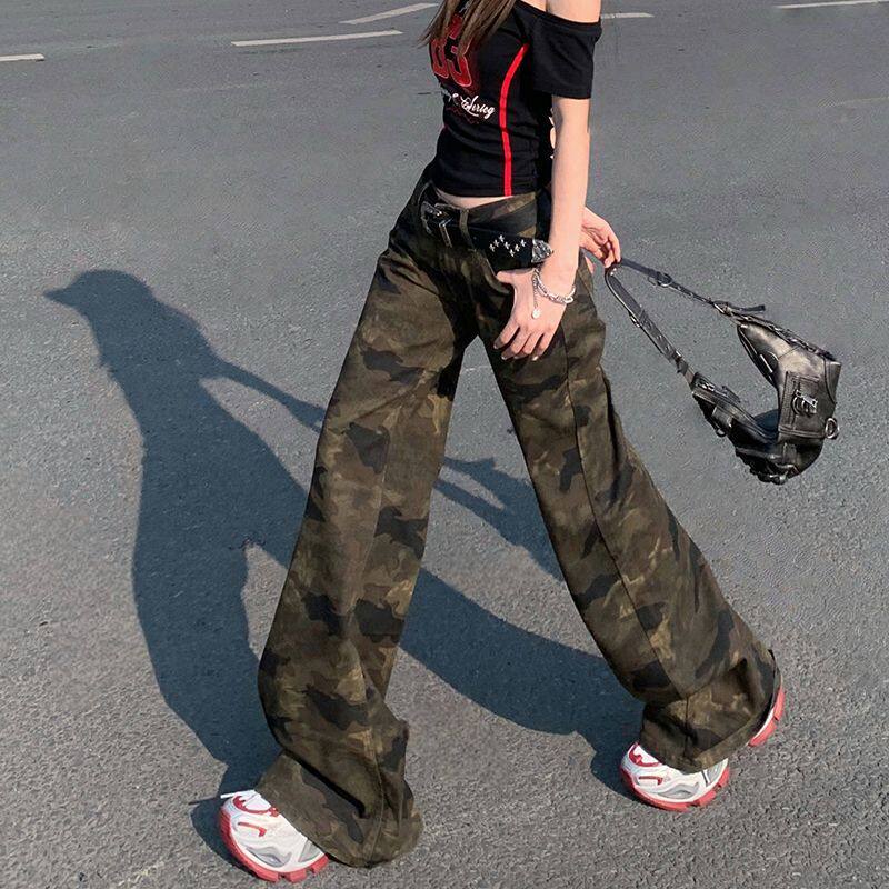 美式迷彩微喇低腰牛仔裤女2026春季新款复古显瘦不贴腿工装喇叭裤