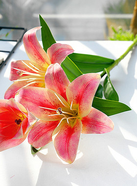 单枝3D3头小百合花 仿真花 酒店橱窗婚庆摄影道具家居装饰摆件