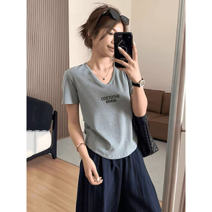灰色V领正肩短袖 T恤女内搭夏季 大码 胖mm显瘦褶皱上衣设计感打底衫