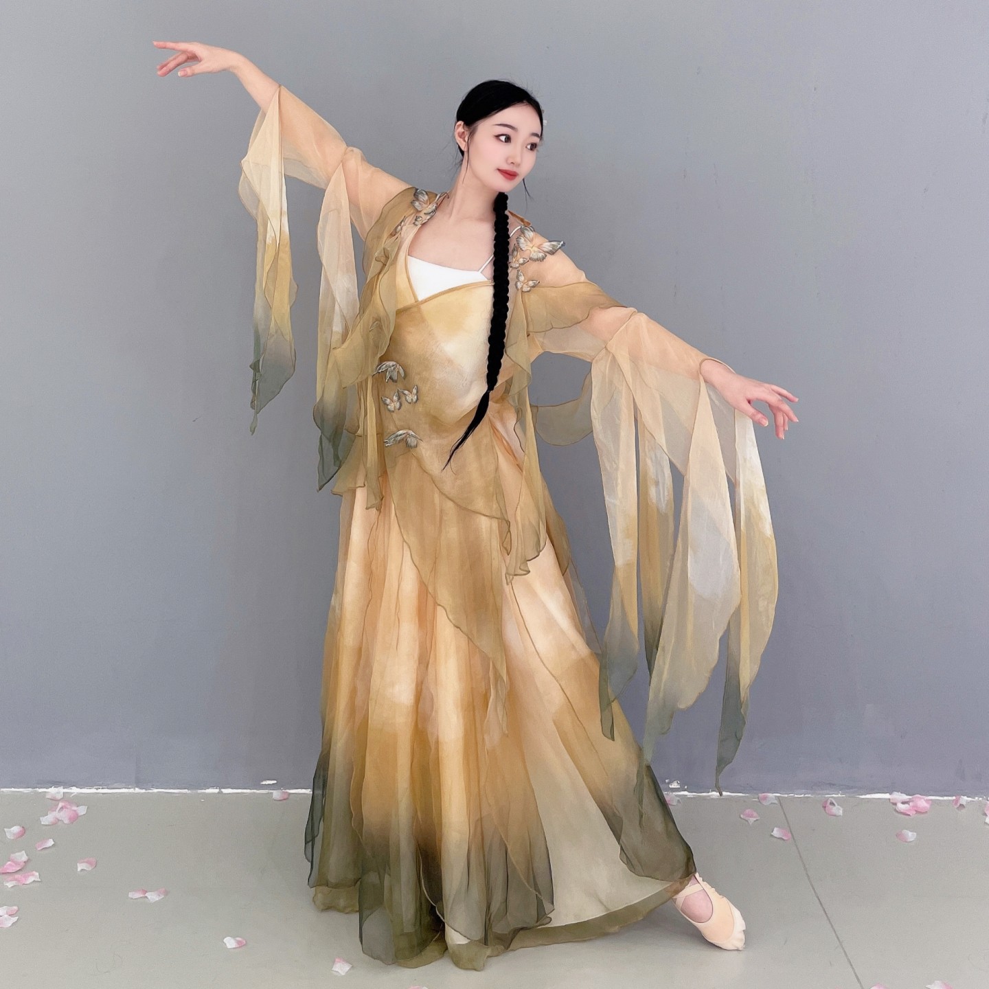 新国风舞古典舞刺绣蝴蝶渐变喇叭袖衫大摆裙仙气飘逸演出服套装