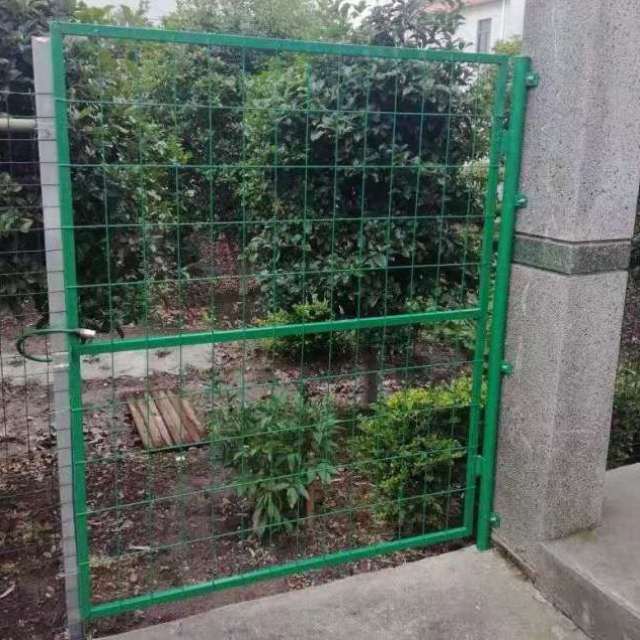 简易护栏网门铁丝网门围栏门家用隔离网门果园围墙养殖网门加厚