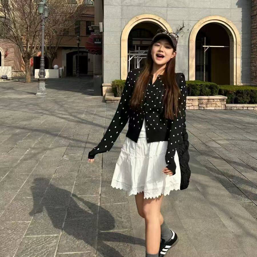 早秋黑色波点圆领假两件针织开衫女秋2026新款小个子初秋毛衣外套