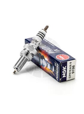 适用摩托火花塞CPR7EA-9GW250 DL250 GSX250R UU125 UY125裂行125