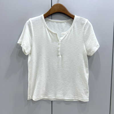 8386欧货棉质剪刀V领短袖T恤女纽扣装饰修身显瘦百搭小众上衣26夏