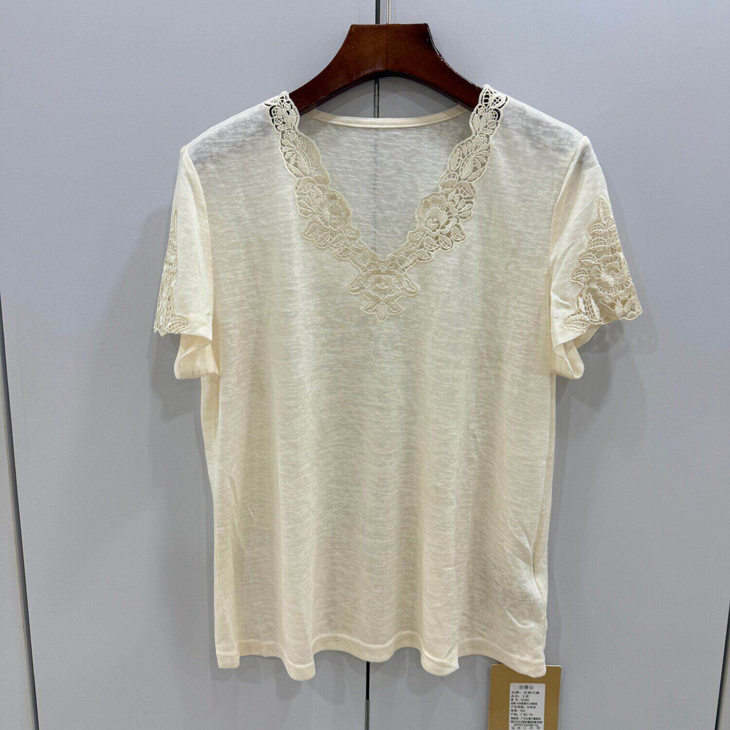 瓦琳汀娜75159欧货2026春夏时尚镂空蕾丝花边V领舒适天丝短袖T恤