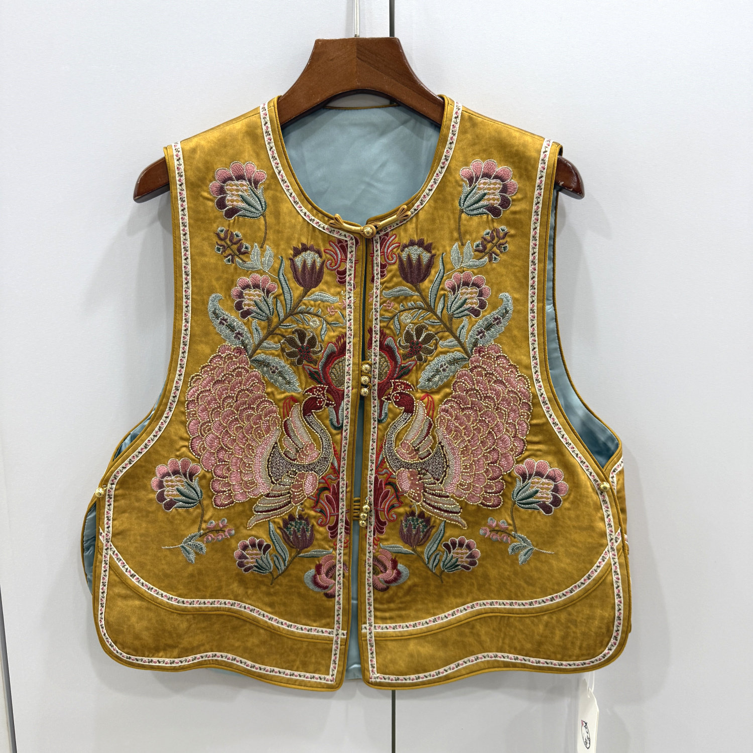 19256欧洲站2026春新款重工串珠孔雀刺绣花国风短款轻奢高端马甲