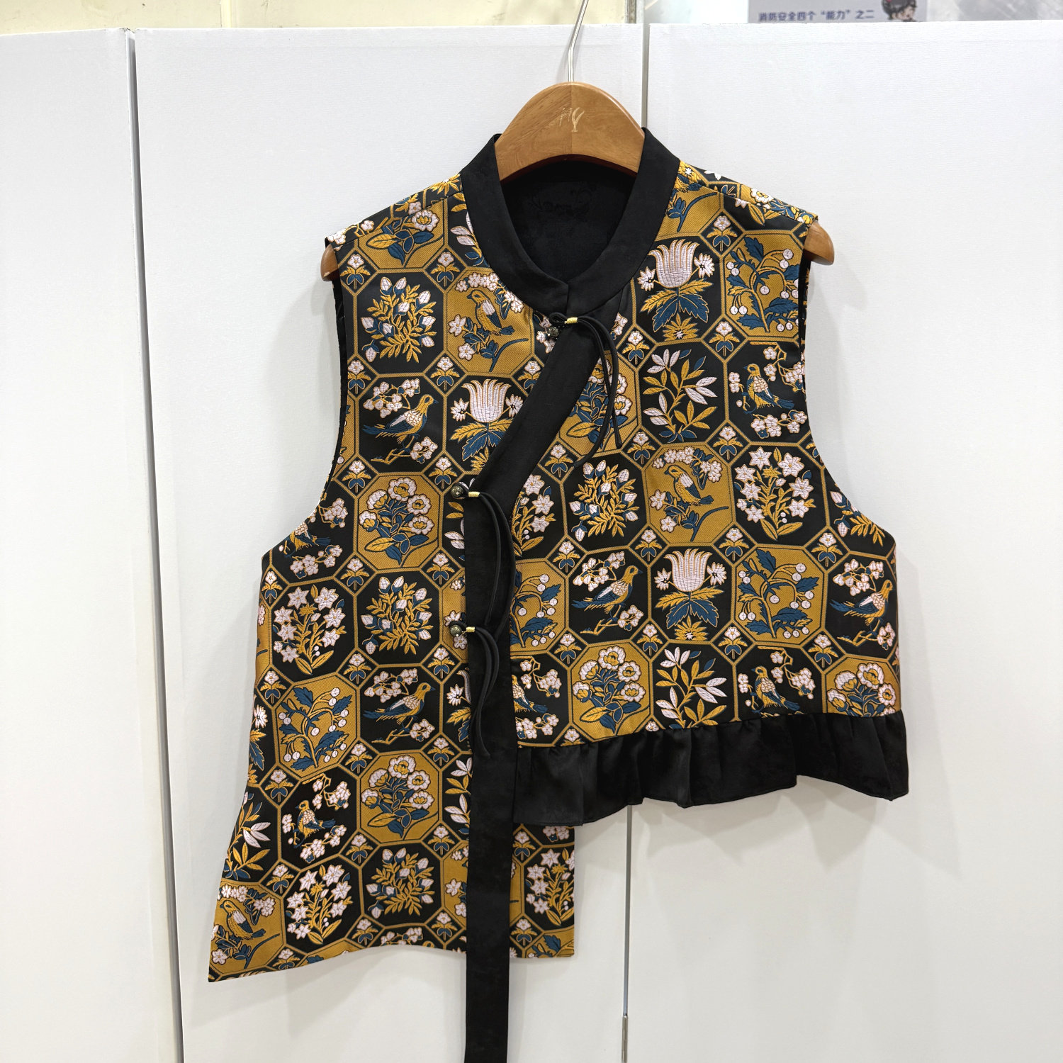 L68893欧洲站2026春新款时尚立领不规则斜门襟人丝真丝国风马甲女