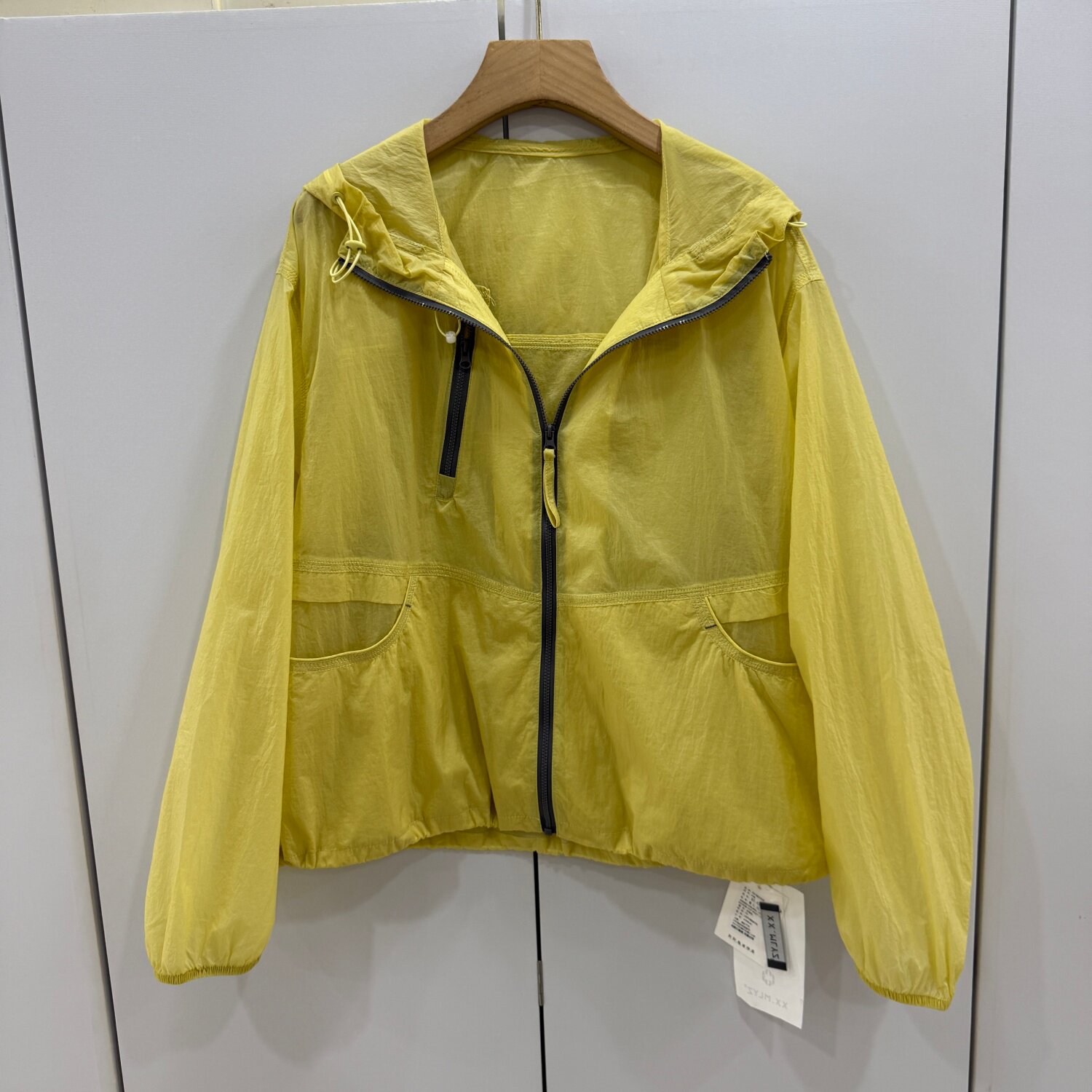 轩轩魅丽依族97-6161欧洲站26夏抽绳连帽糖果色减龄薄防晒服外套