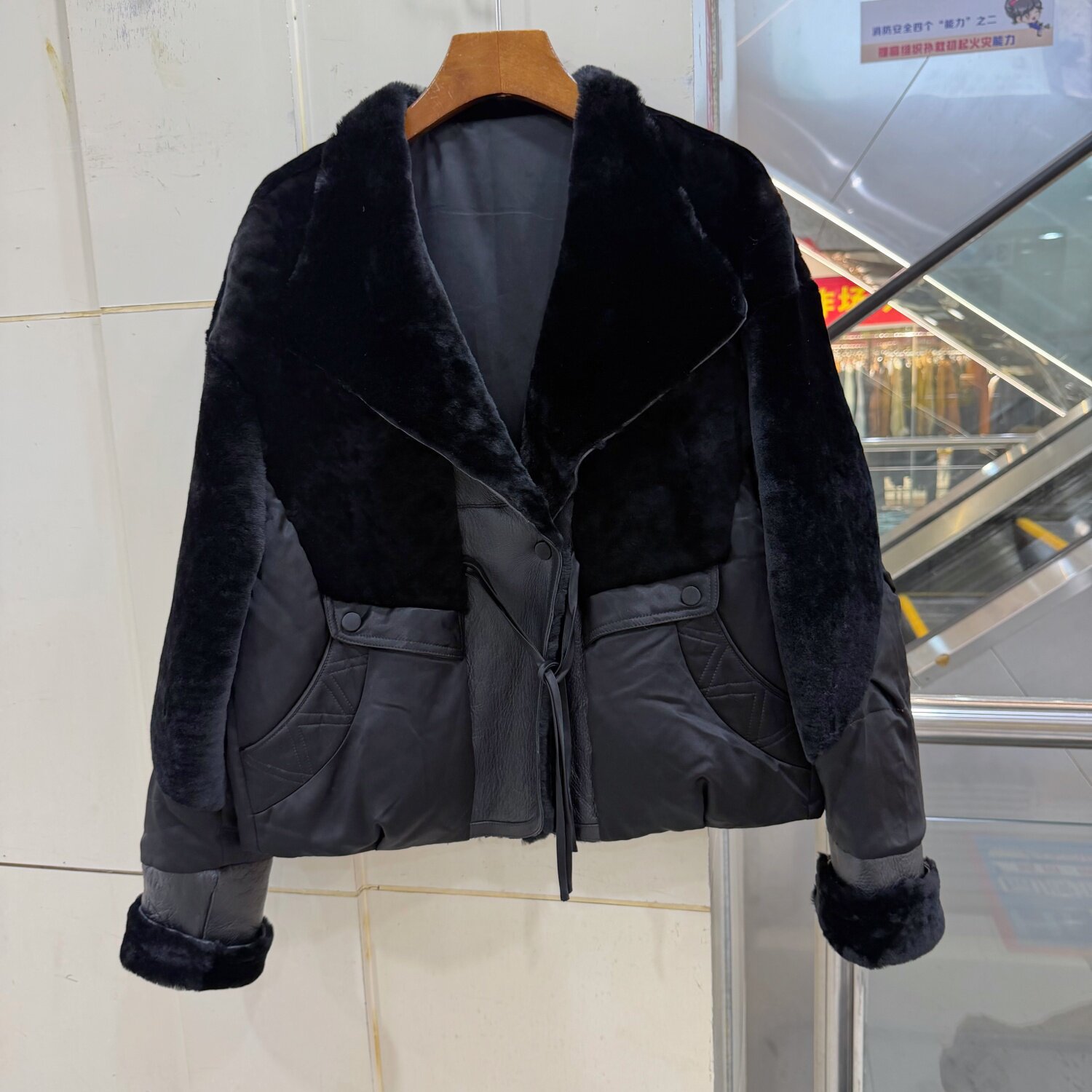 2301 欧洲站2026冬皮毛一体拼接大翻领系带短装鹅绒羽绒服外套