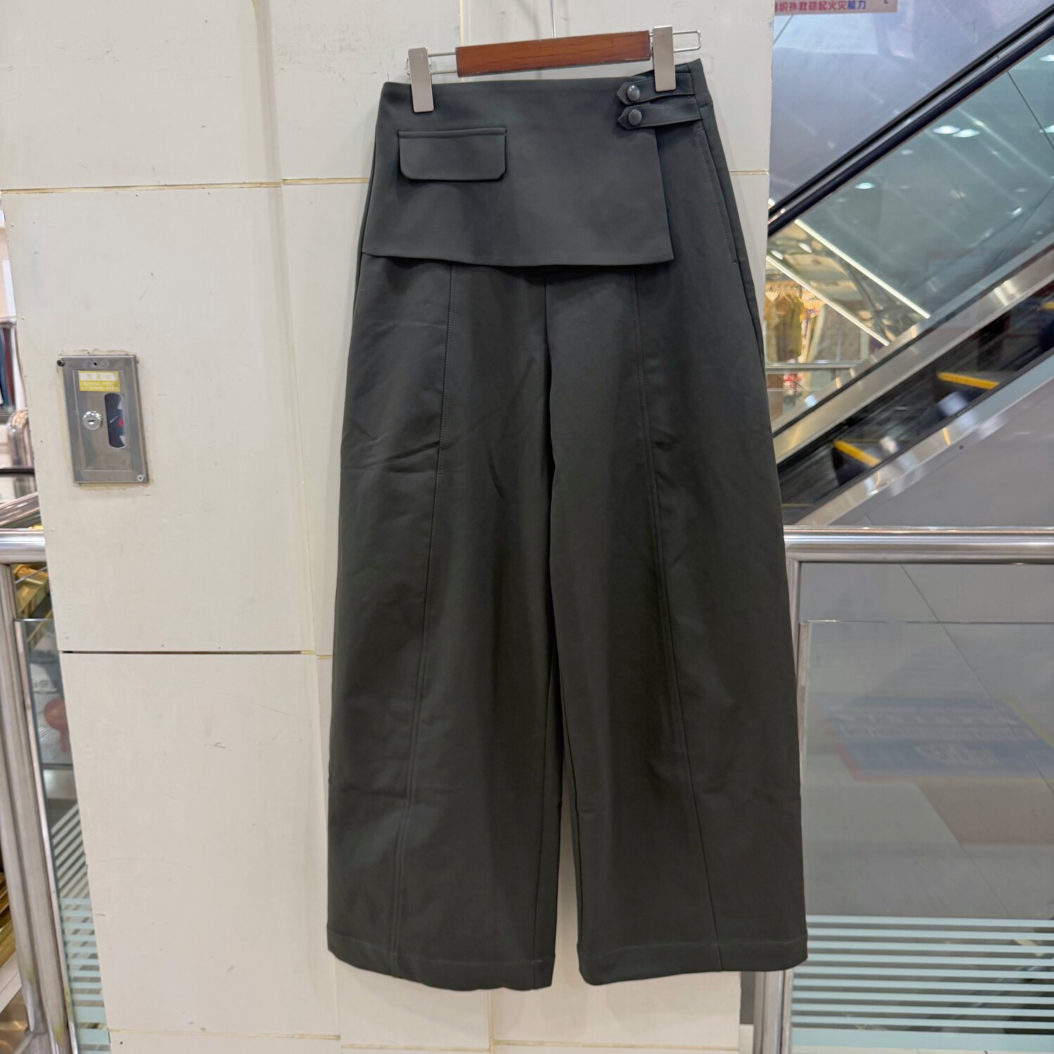 8809 斜荷叶边腰封设计感高腰休闲减龄弯刀裤后三角标杨桃裤女裤